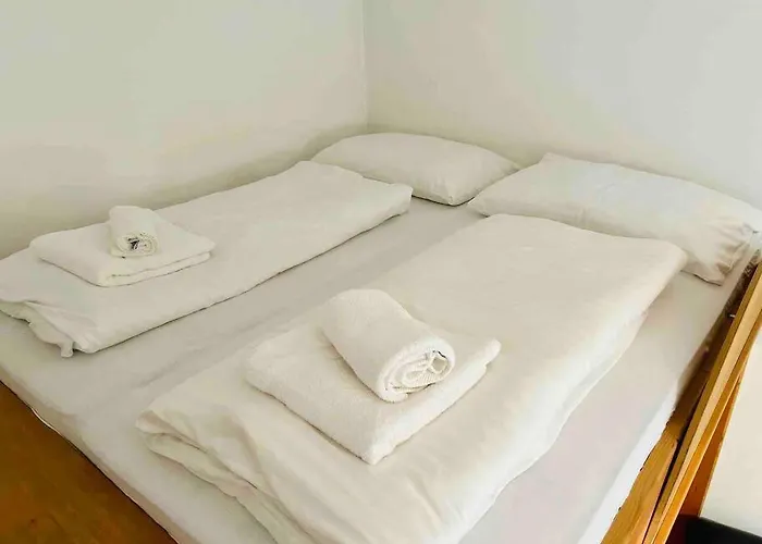 Retro Chic - Charming Apartment Near Augarten